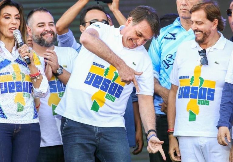 Bolsonaro quer dobrar bancada evangélica no Senado em
